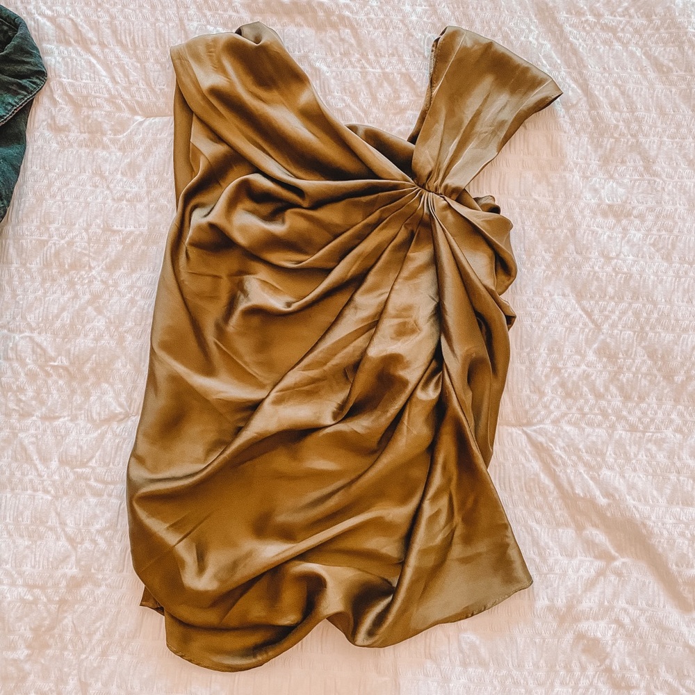 Forever 21 Vintage asymmetrical olive green top 🫒🖤
